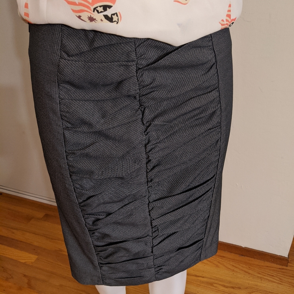 Cartonnier grey pencil skirt size 6 ruffled